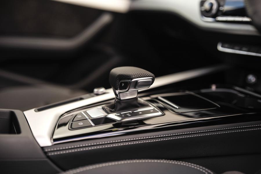 Детали интерьера Audi A4 40 TFSI S-Line (B9) 2019 года  (UK) (фото 27 из 31)